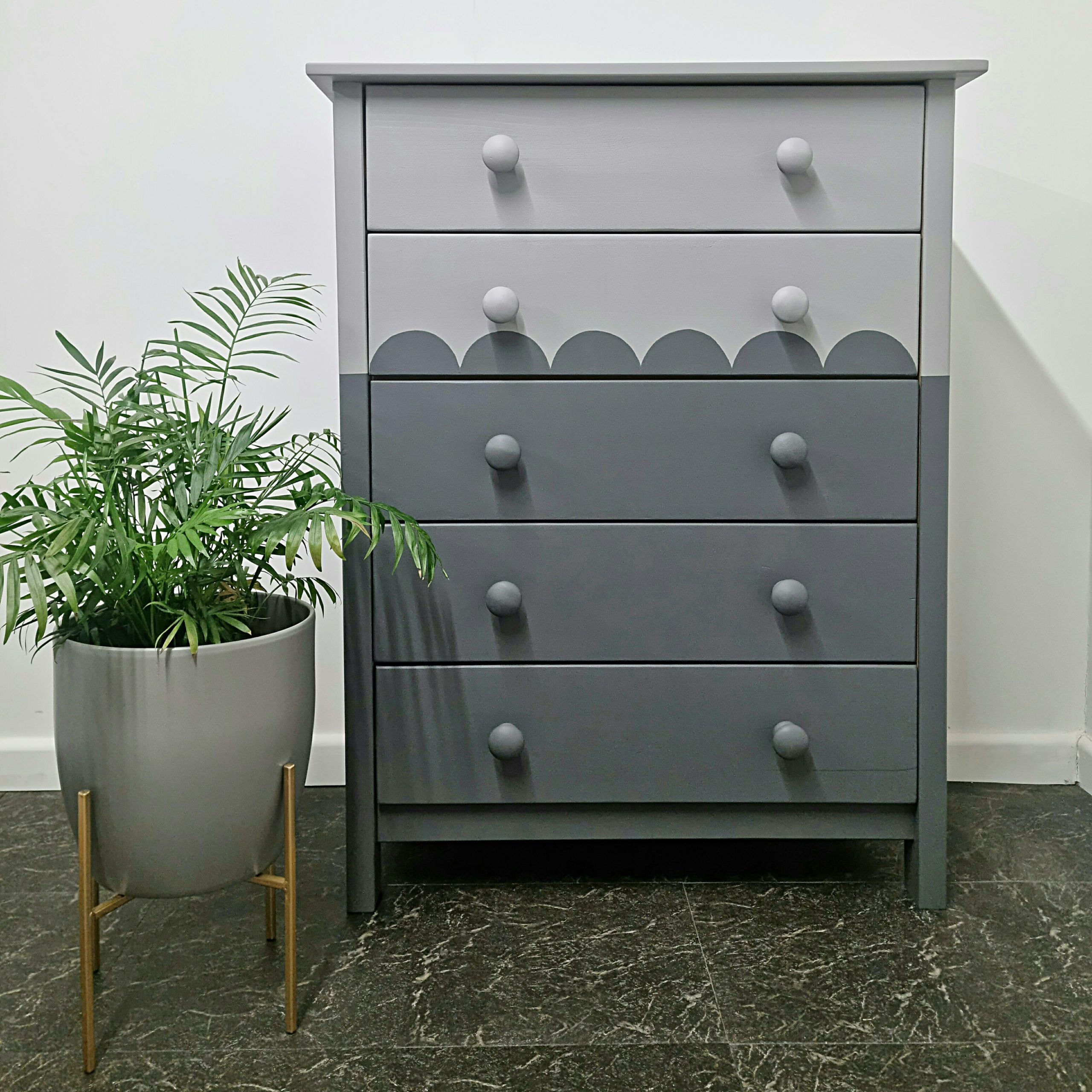 Scalloped Chest of Drawers in Grey